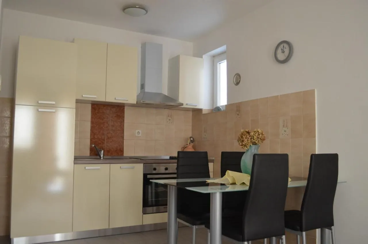 Apartments Ivana Baška 0*,  Chorvatsko
